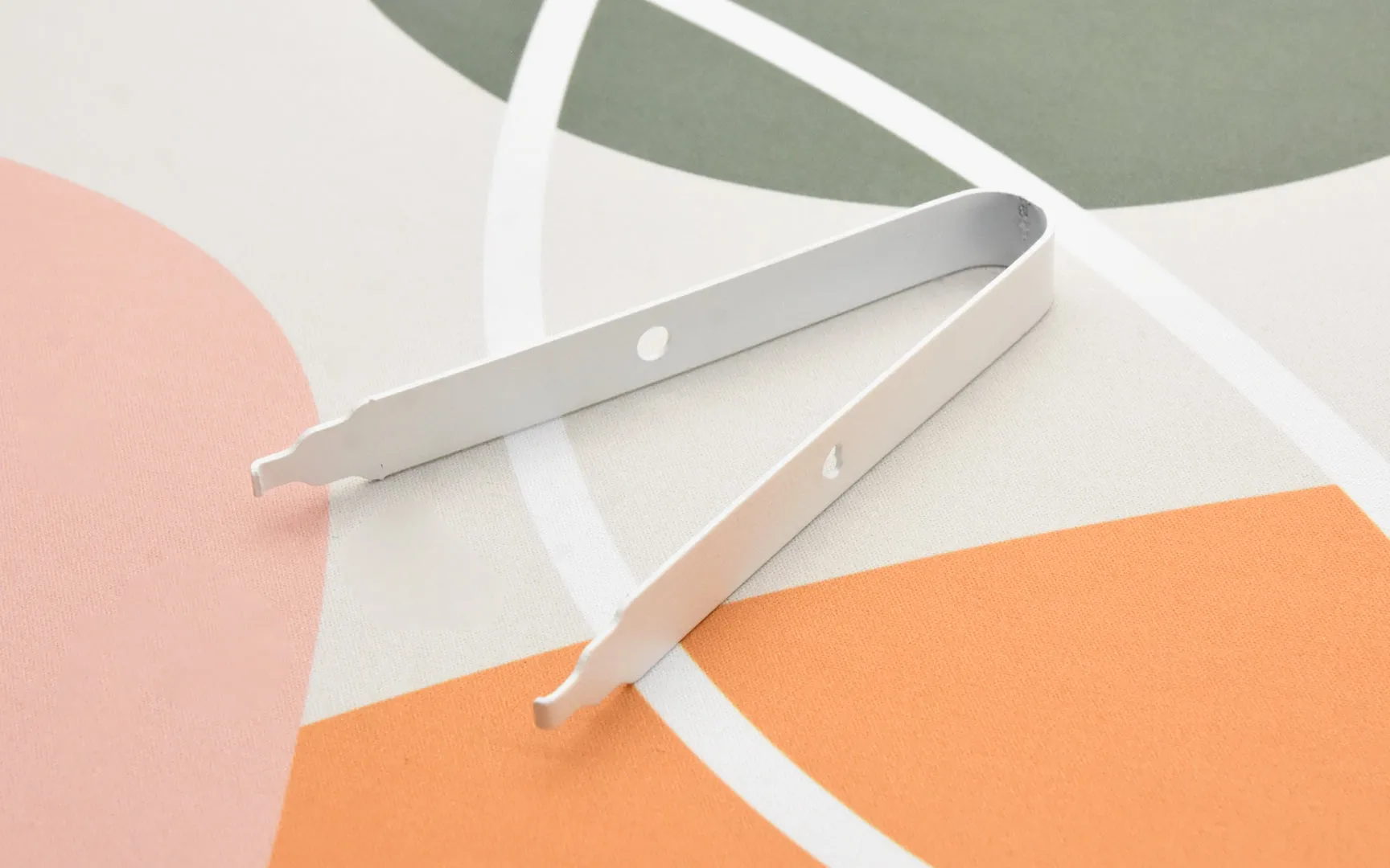 WHITE SWITCH PULLER Desk Organization Setup